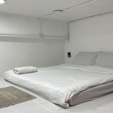 Megun Capsule 150 Cm Apartment Bangkok Luaran gambar