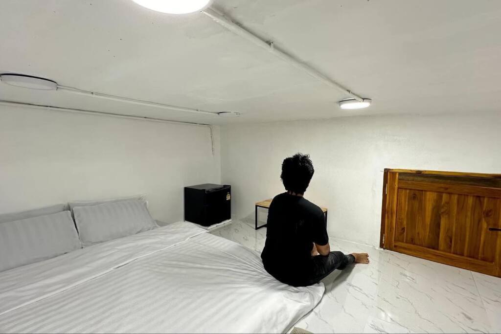 Megun Capsule 150 Cm Apartment Bangkok Luaran gambar