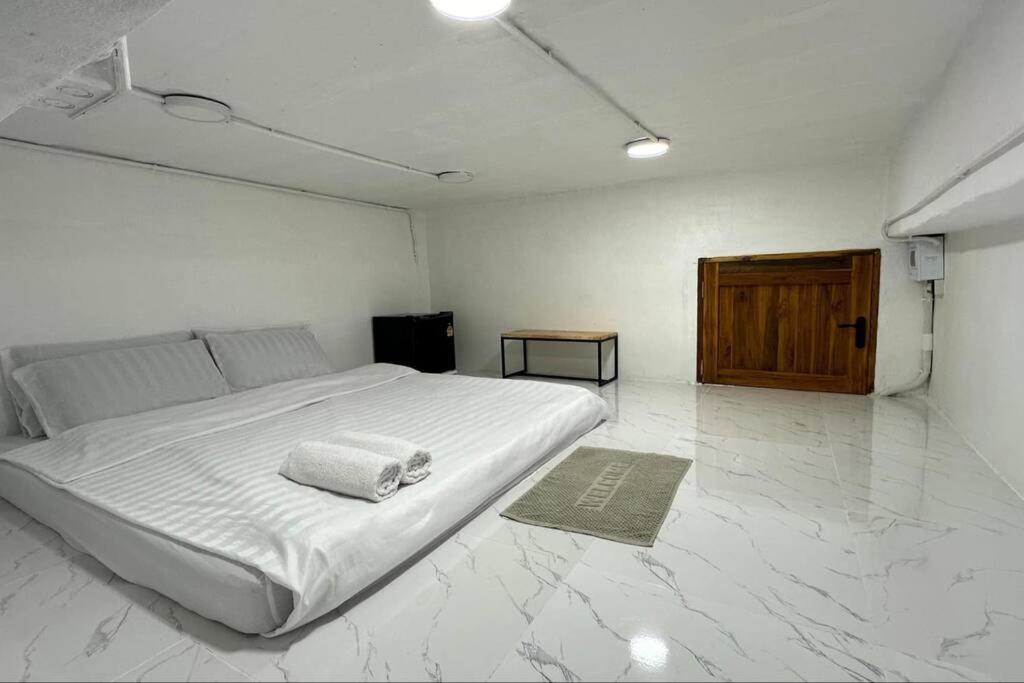 Megun Capsule 150 Cm Apartment Bangkok Luaran gambar