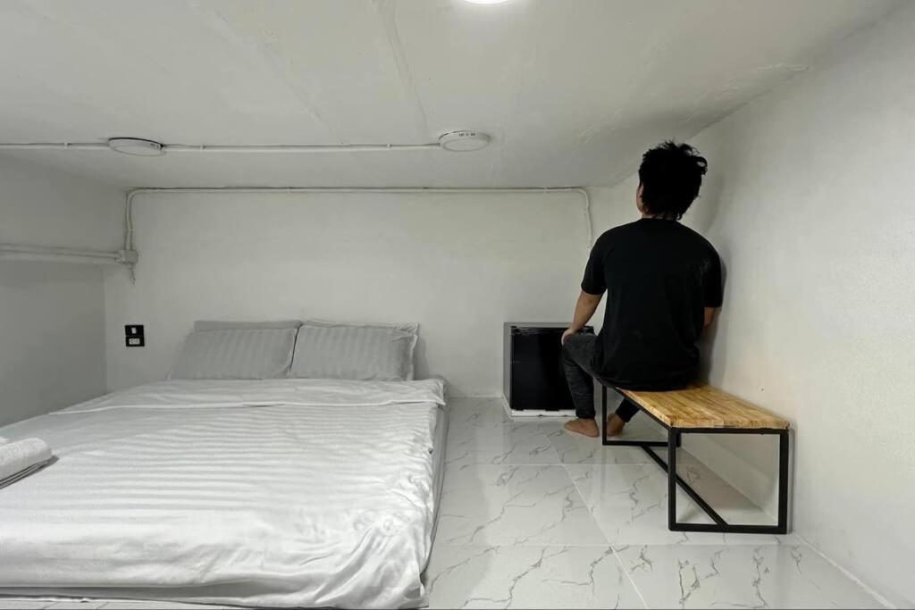 Megun Capsule 150 Cm Apartment Bangkok Luaran gambar