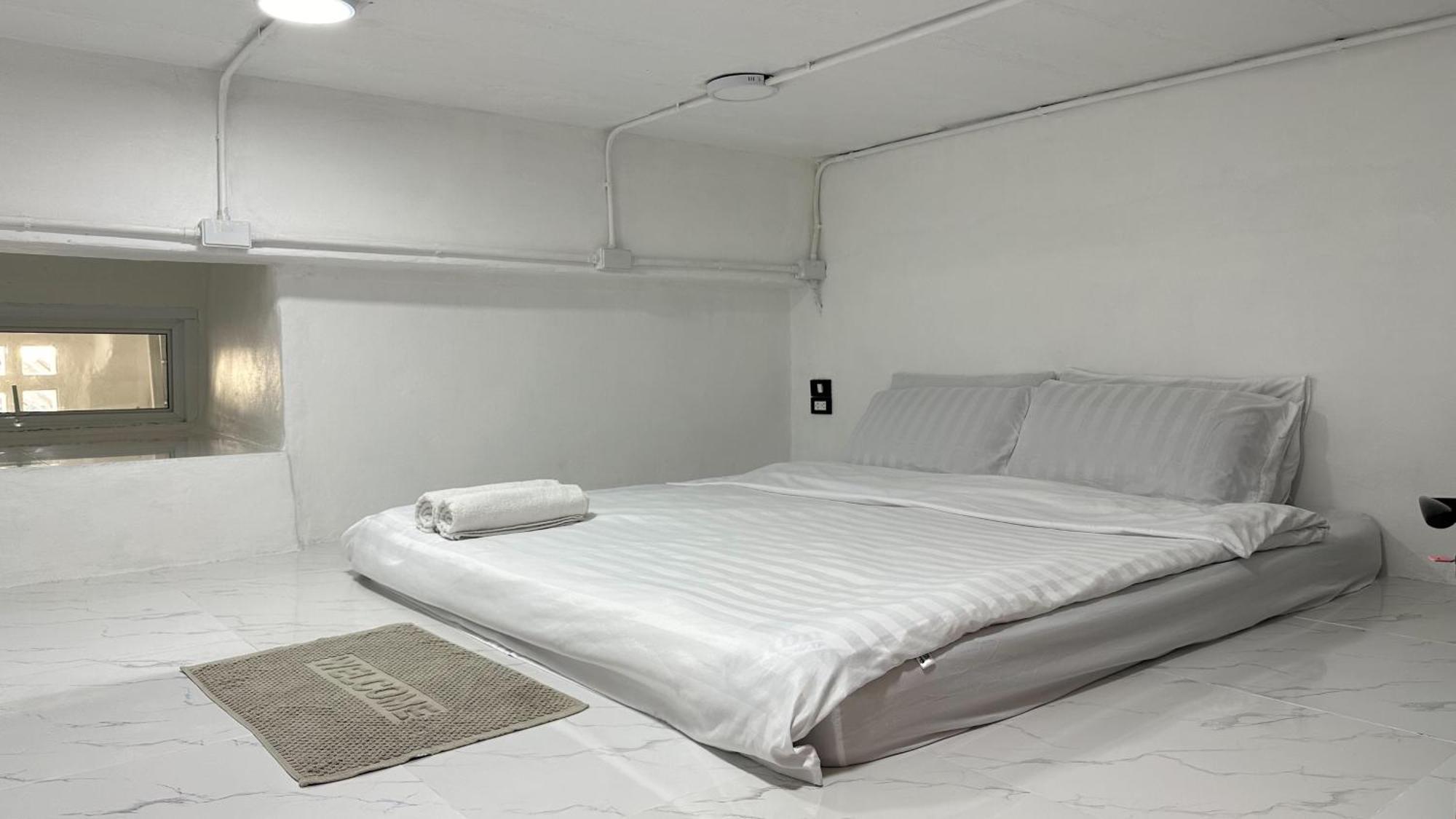 Megun Capsule 150 Cm Apartment Bangkok Luaran gambar