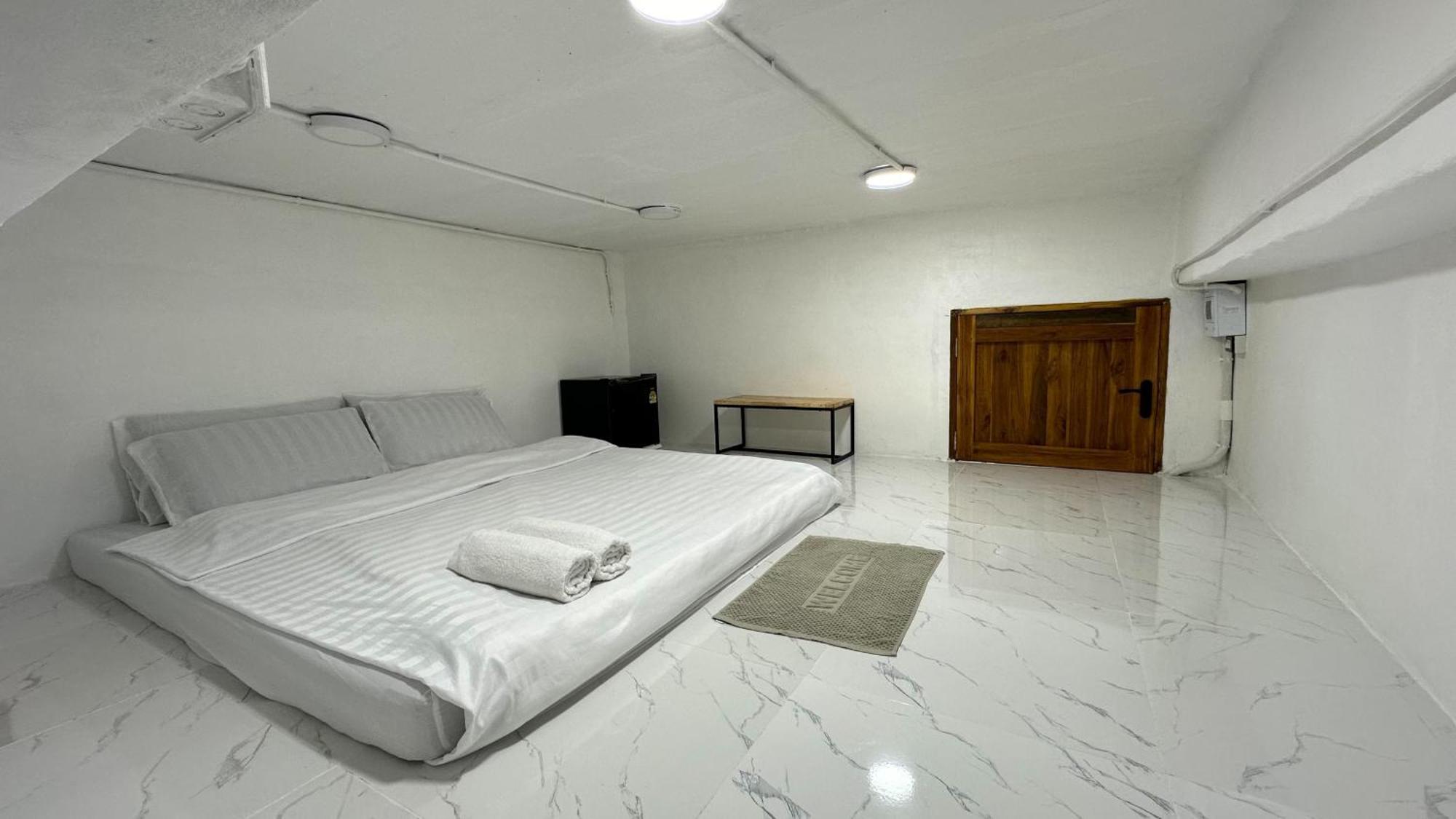 Megun Capsule 150 Cm Apartment Bangkok Luaran gambar